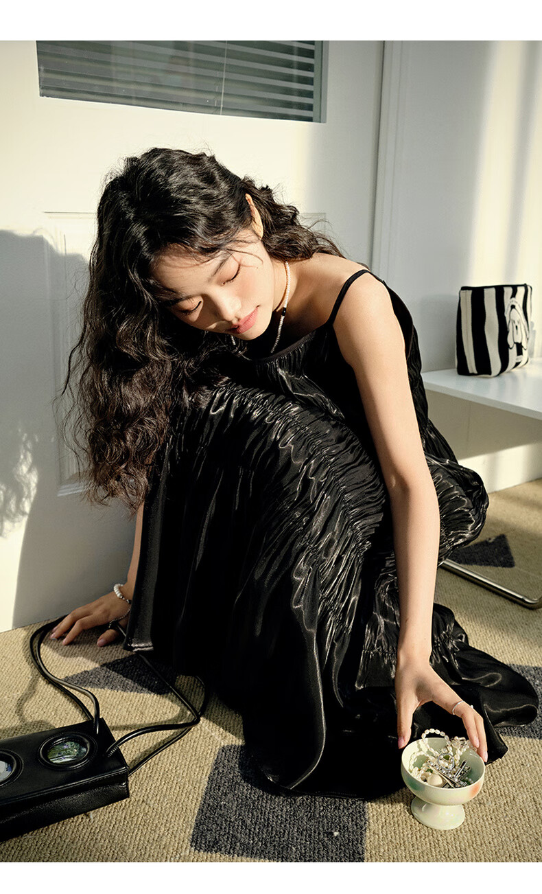 阔色设计感气质连衣裙女2022新款夏季显瘦无袖吊带裙小黑裙子黑色s