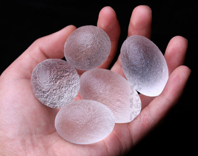 天然摩拉维亚白陨石把玩件吊坠陨星原石宇宙能量陨石摆件项坠摩拉维亚