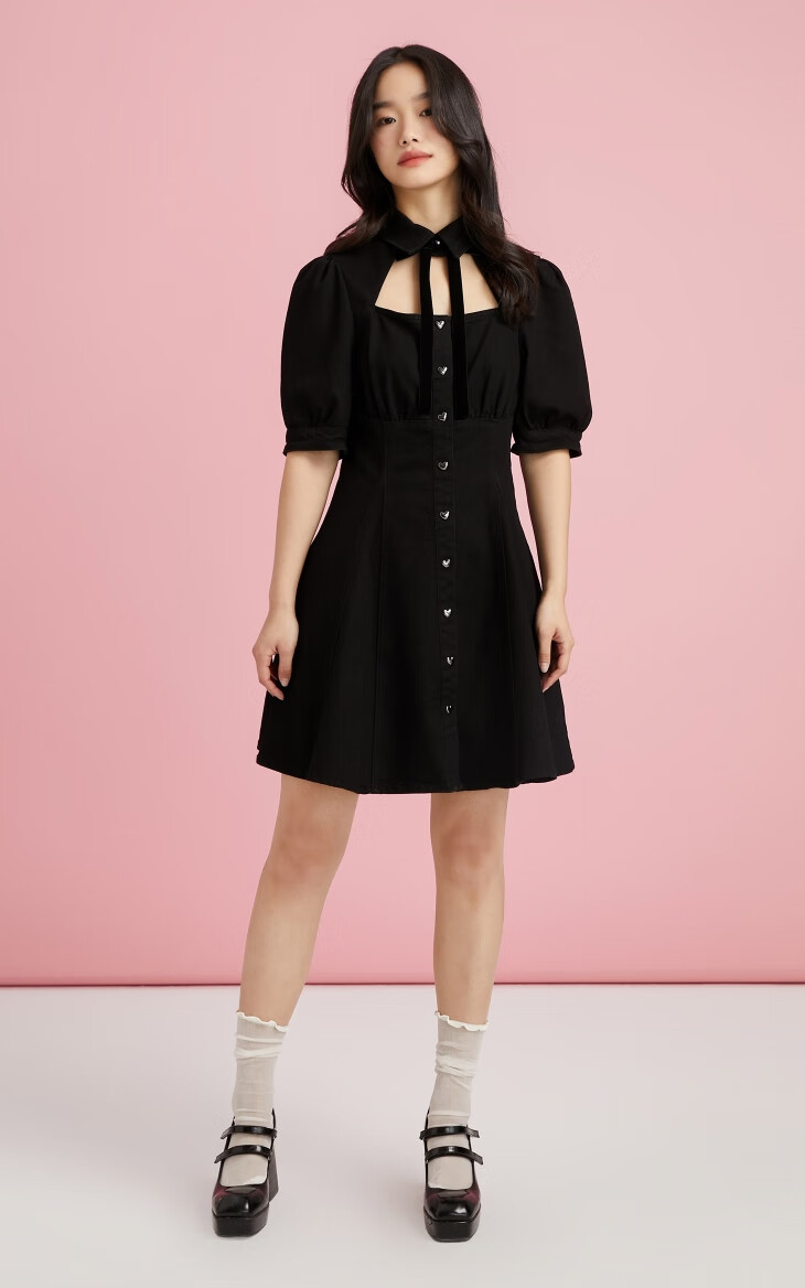 only2022春季新款短款a字显瘦纯色简约牛仔连衣裙女122142013j19黑