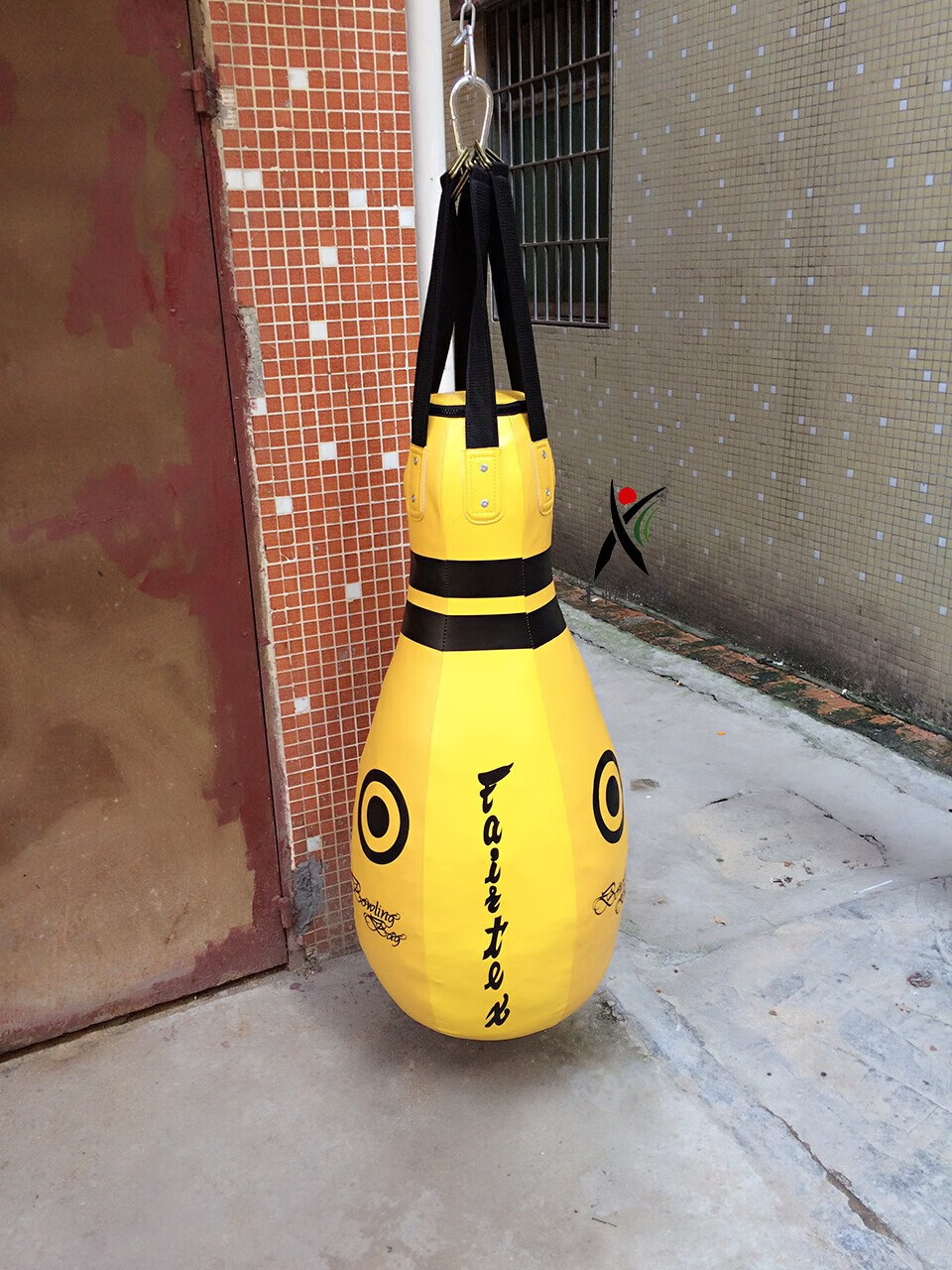 泰国泰国专业拳击沙袋沙包散打吊式实心跆拳道拳击袋沙袋包全牛皮