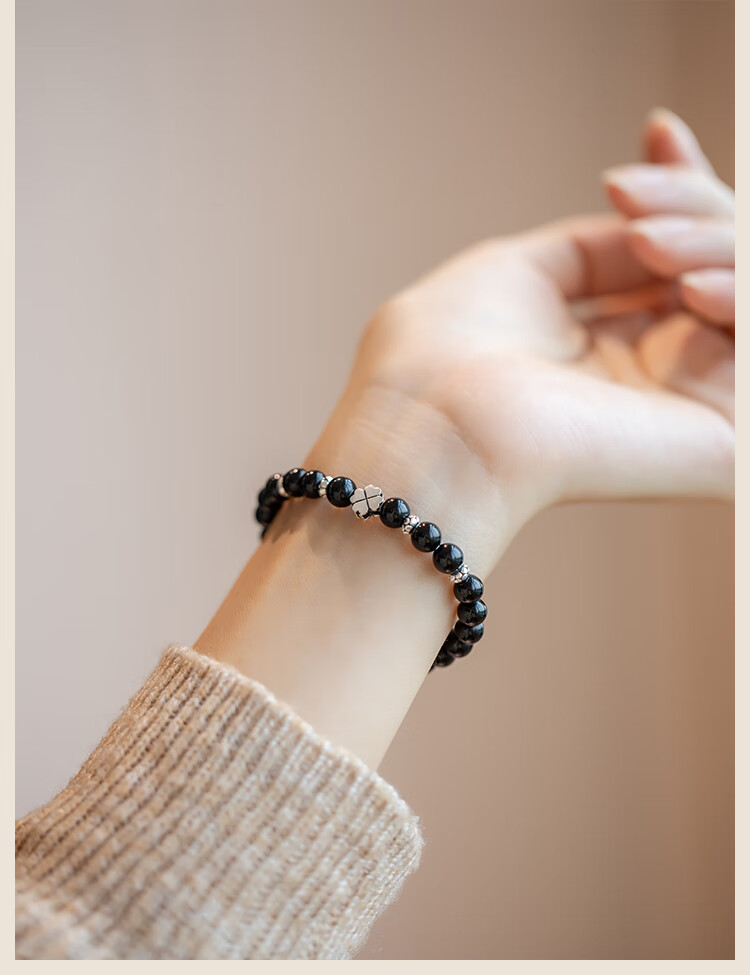 周定福极简风黑碧玺手链女手串好运连连简约精致礼物四叶草款适合手腕