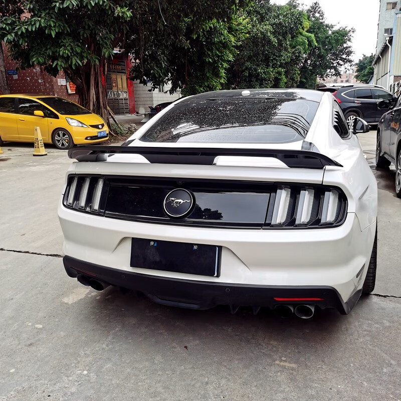 gt350碳纤维纹免打孔尾翼 钢琴黑(gt500款烤漆尾翼) 免打孔【图片