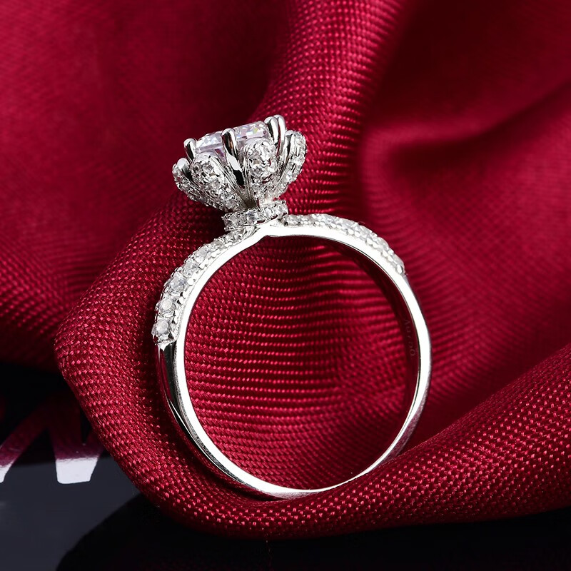 charm knife pt950铂金进口d色莫桑石18k金冰雪皇后款钻戒豪华情人节