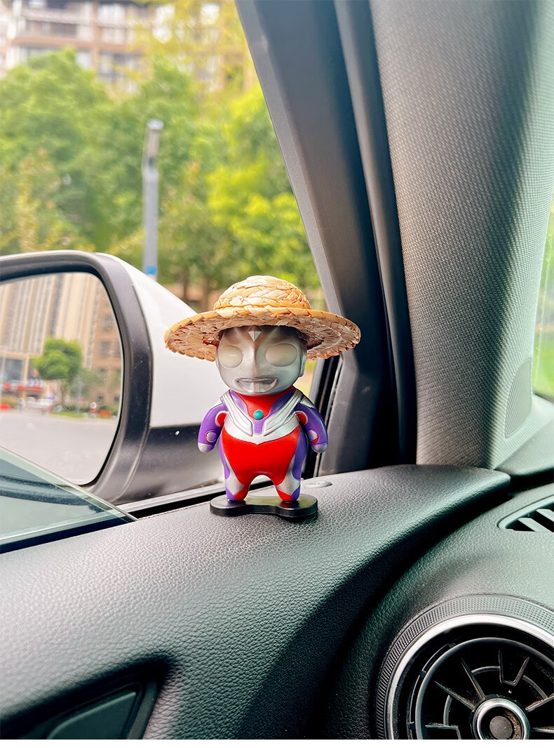 左余 大品牌同款品质可爱迪迦奥特曼车载摆件汽车公仔创意网红车内