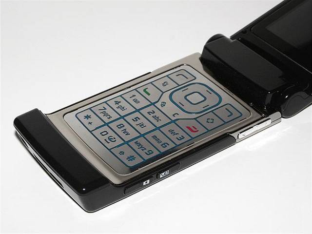 诺基亚(nokia)n76手机 全新原装 n90变形金钢翻盖手机经典翻盖移动2