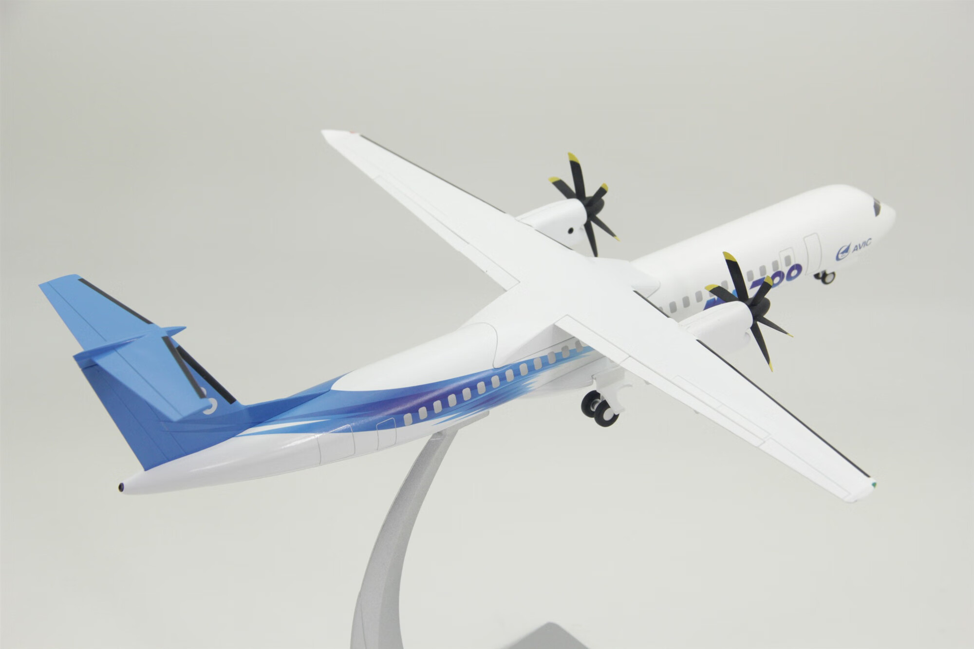 新舟700客机 新型涡桨支线700飞机 合金运输机模型收藏摆件退伍 1:72