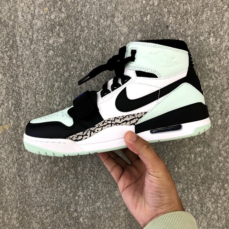 耐克nikeairjordanaj312年度新秀白棕小麦色高帮篮球鞋av3922013黑绿