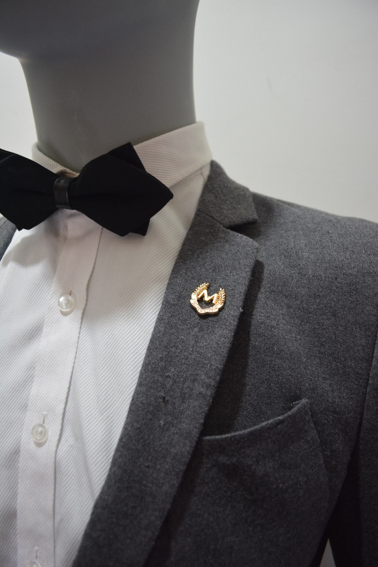 韩版时尚气质衣领针领扣领夹 男士小西服m字徽章胸针配饰 银色一对 一