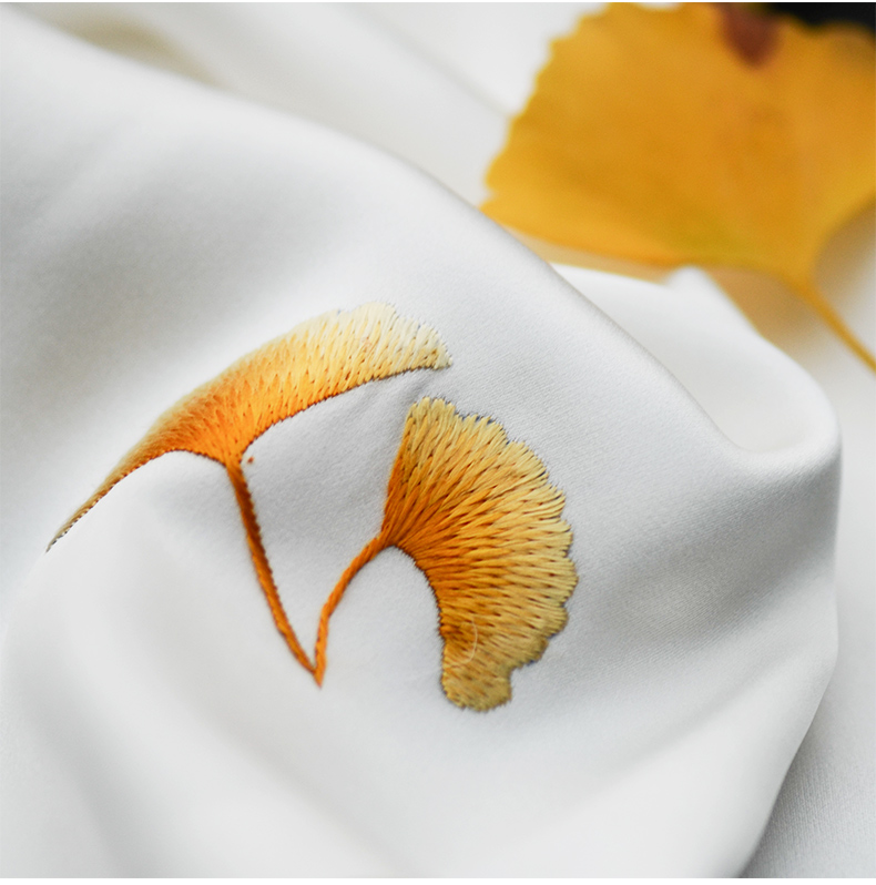 名古绣艺 2019新品苏绣成品手工绣花真丝手帕《银杏》出国商务礼品