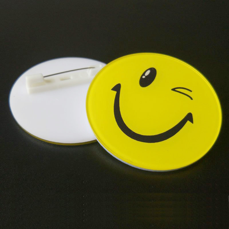 博金来微笑胸牌笑脸胸牌公司微笑服务形象胸牌胸针为您服务工号牌可爱