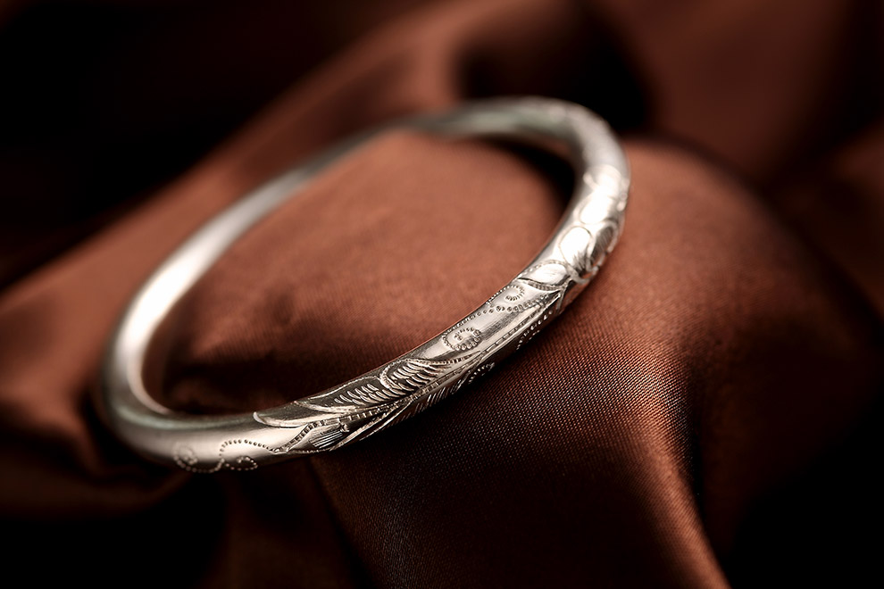 百银999云南手工莲花圆条闭口实心款女款足银手镯配证书定制刻字70克