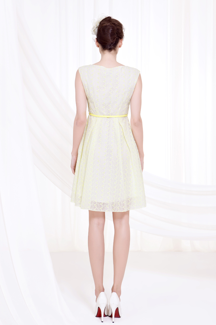 十月传奇2015夏季新品 立体感绣花无袖收腰a摆连衣裙女ssl501209 黄色