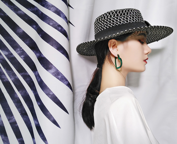 hazy beauty 日韩国气质简约镂空爱心耳环个性百搭ins少女耳钉亚克力