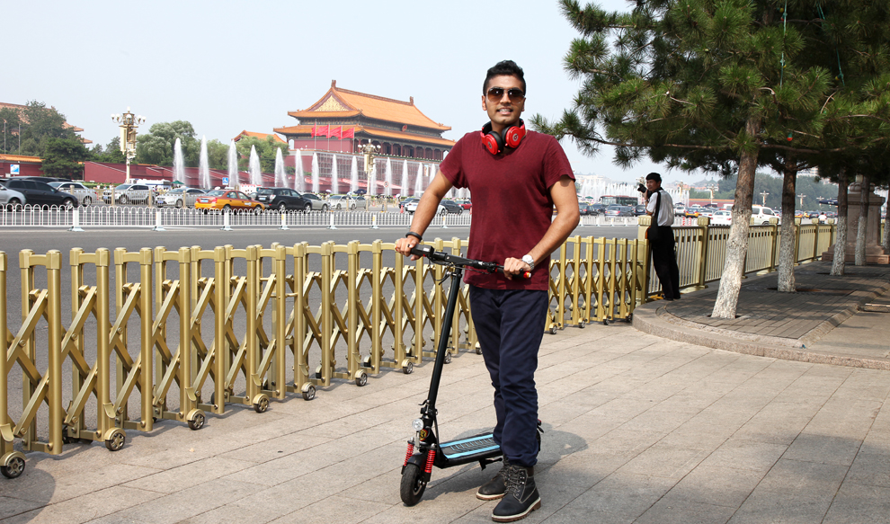 名马 电动滑板车成人折叠迷你锂电池电动车代步车代驾车 爆闪灯(赠品