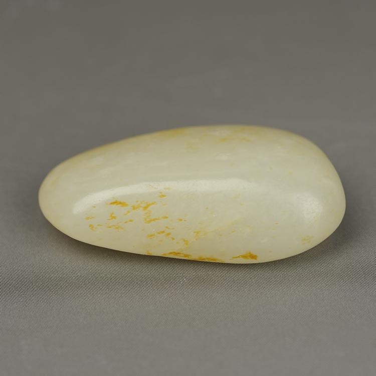 5 纤维毡状结构 和田玉 和田玉籽料原石,色白,玉质细糯,油性好.