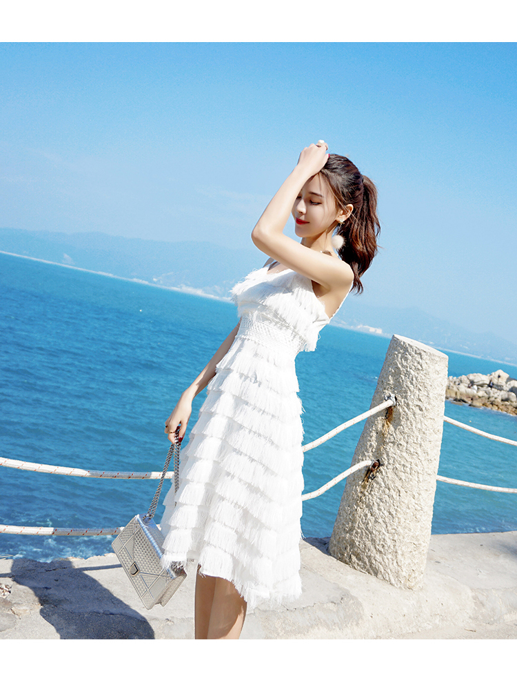 沙滩裙性感显瘦吊带裙小心机女2020夏季波西米亚风流苏仙女雪纺连衣裙