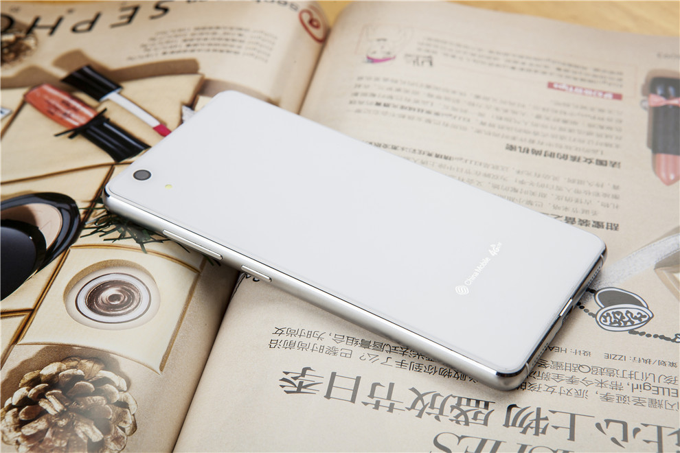 SUNVAN S6安卓智能手机移动4G双卡双待5英寸屏64位四核2.5D前后玻璃金属边框 白色银边