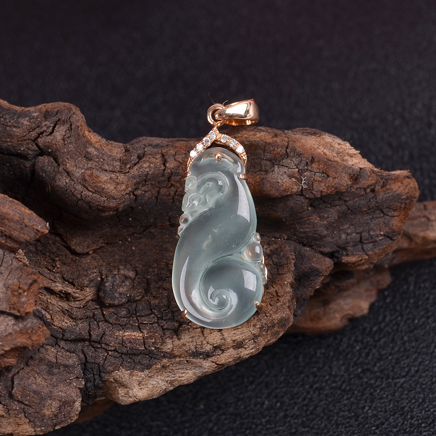 18k金镶钻翡翠冰种浅绿如意吊坠1.59g 连天绿珠宝