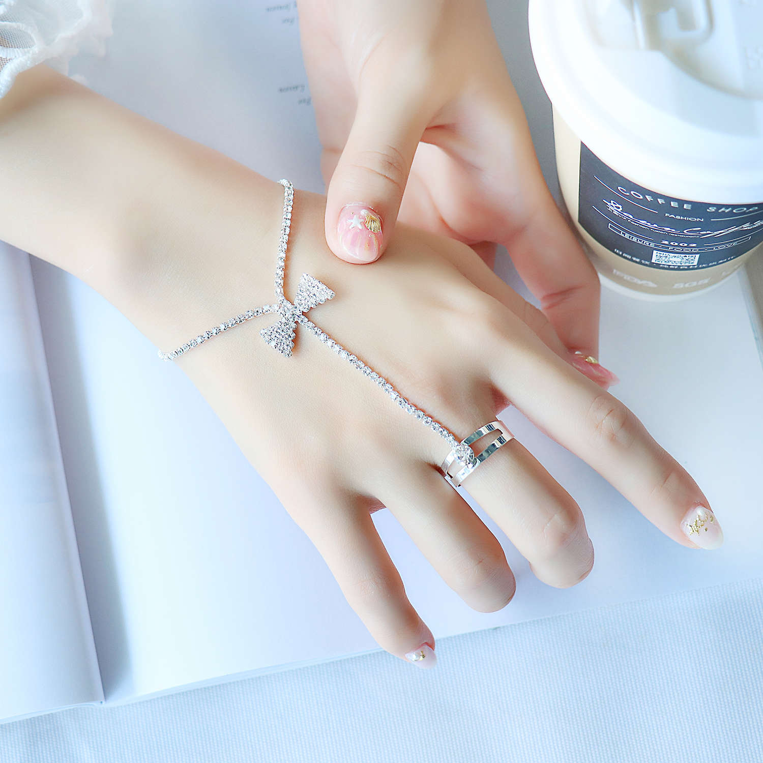 韩国水晶钻连戒指一体手背链手链新娘结婚伴娘首饰表演饰品夸张女芳华