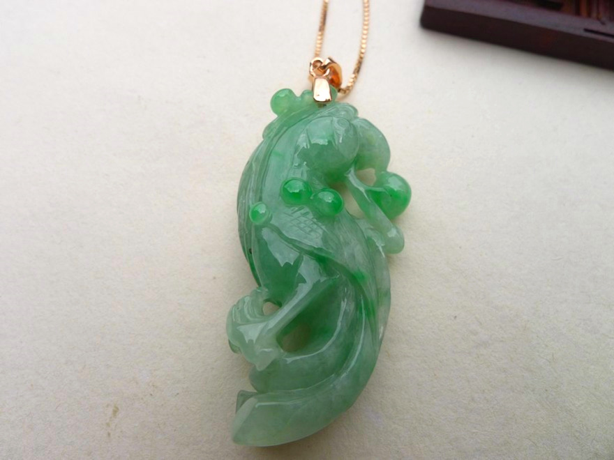 玉世玺翡珠宝-带绿翡翠鹦鹉吊坠 15.42g 2628