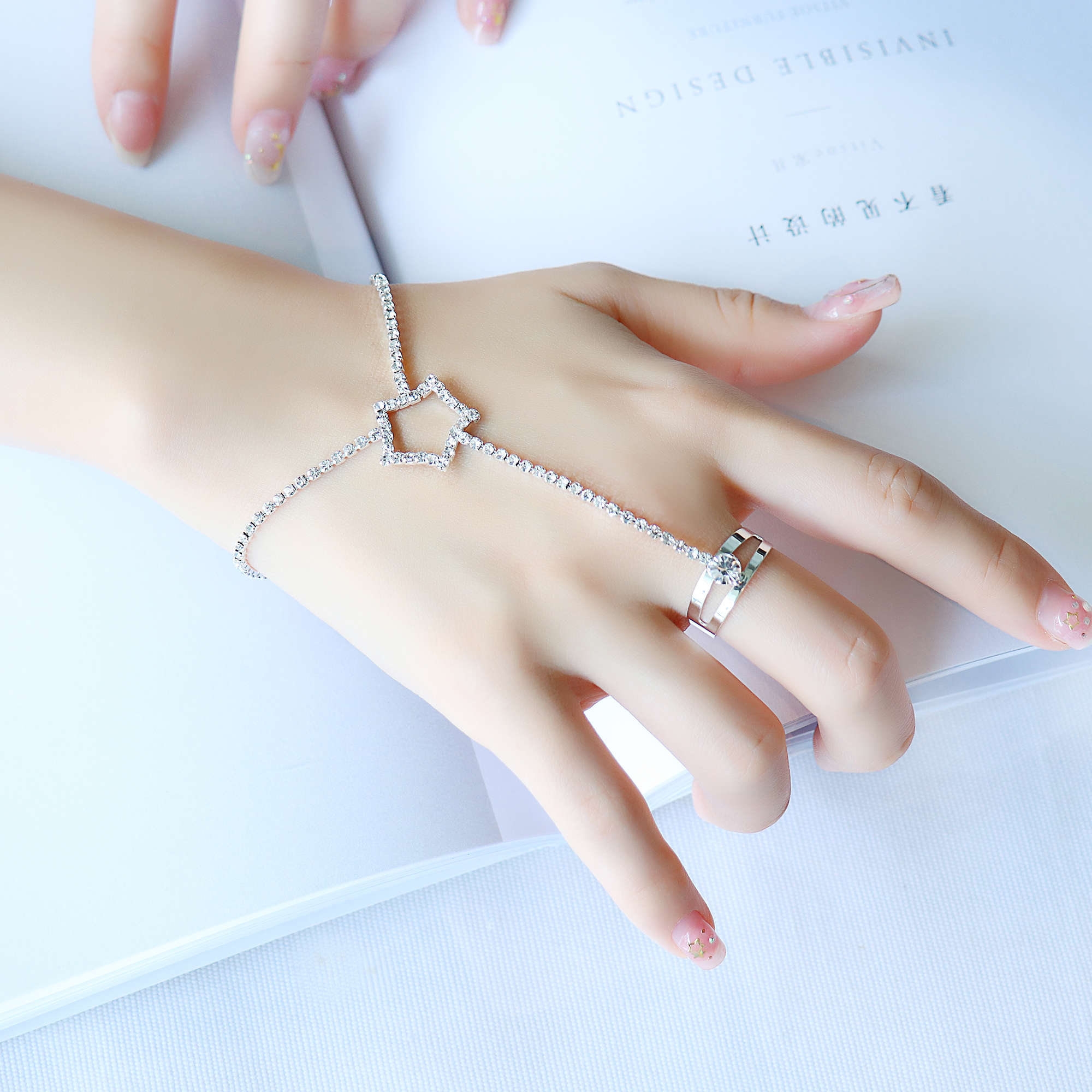 韩国水晶钻连戒指一体手背链手链新娘结婚伴娘首饰表演饰品夸张女芳华