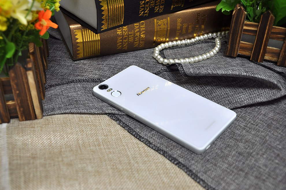 纽曼 纽扣 CM810 移动联通双4G 双卡双待（16G ROM）指纹手机 白色