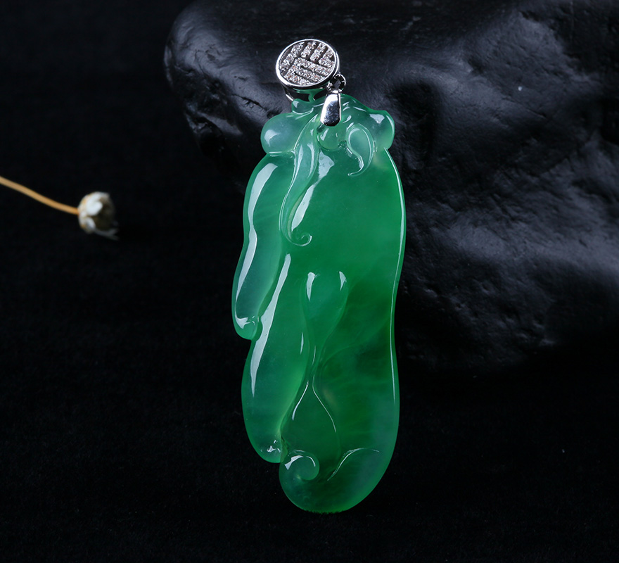 碧翠玑珠宝 冰糯种18k金镶嵌阳绿佛手瓜 11.42g