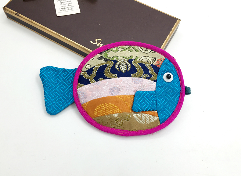 特色民族风小鲤鱼包织锦缎民俗拼布手工艺小包鱼形手机钥匙零钱包h 绿