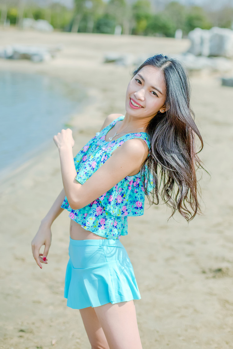 《香缇莎》特惠价2016新款女士分体 小碎花泳衣 裙式两件套性感聚拢