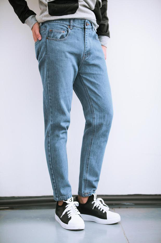 2015秋冬款时尚韩版潮男纯色百搭牛仔裤青少年休闲宽松低档牛仔裤 深