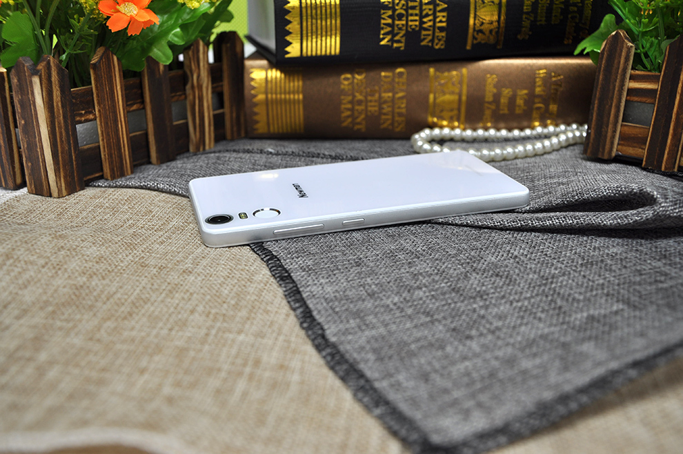纽曼 纽扣 CM810 移动联通双4G 双卡双待（16G ROM）指纹手机 白色