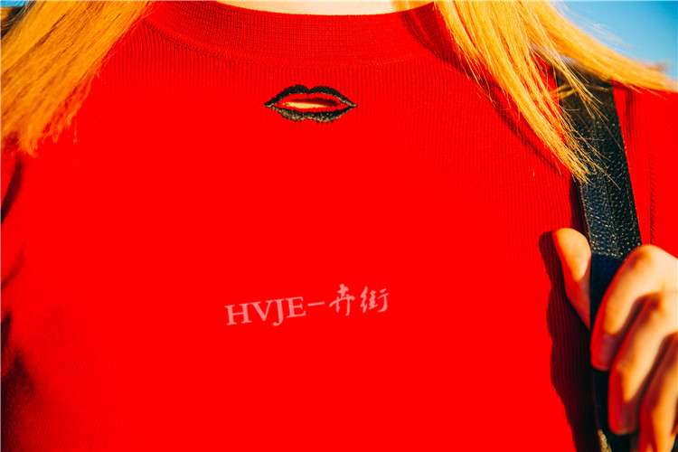 HVJE卉街2015秋冬新款打底女毛衣修身显瘦性感打底红嘴唇圆领纯色弹力中袖女短款针织上衣 中袖黑色 均码