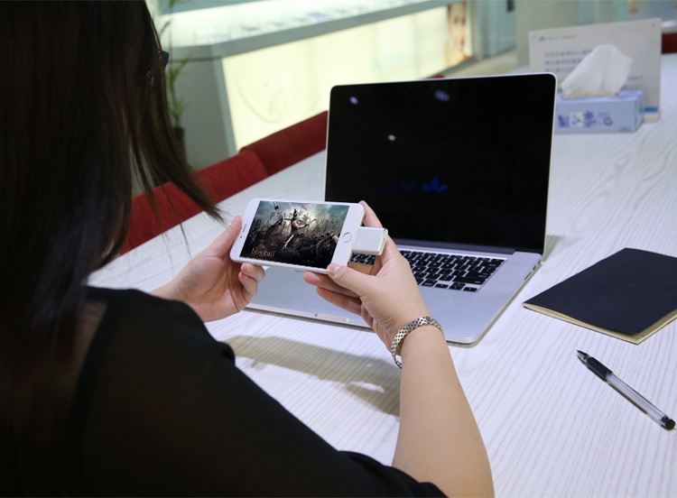 MiLi 米力 iData 苹果手机U盘 16G 苹果认证 iPhone5/5S/6/6 plus/安卓手机/安卓平板通用 银色