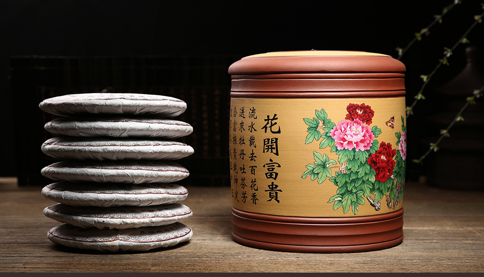 
                                        尊壶 紫砂茶叶罐 大号七饼装存储茶罐陶瓷茶缸密封醒茶罐 普洱茶饼罐紫砂茶罐 紫泥加段泥花开富贵                