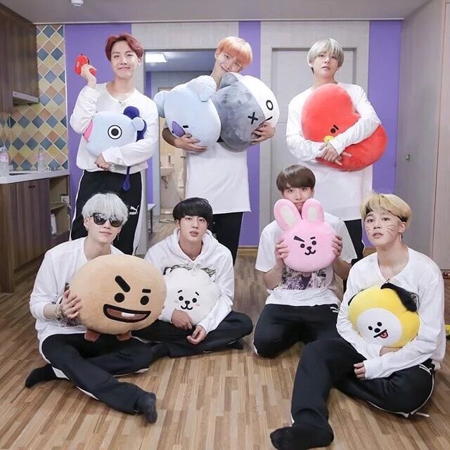 采购bt21防弹少年团抱枕bts卡通可爱毛绒玩偶公仔靠垫sn7787花色兔子