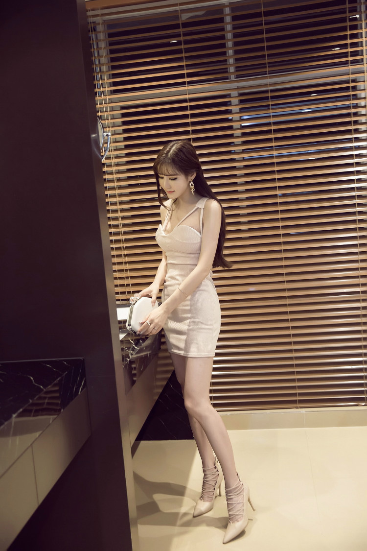 卡婉妮2016新款欧美性感气质低胸镂空吊带包臀连衣裙 粉红色 s