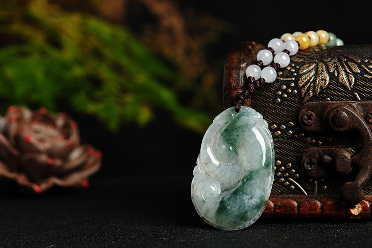 执玉珠宝糯润淡绿飘花如意翡翠吊坠 玉器玉如意项坠挂件送证书