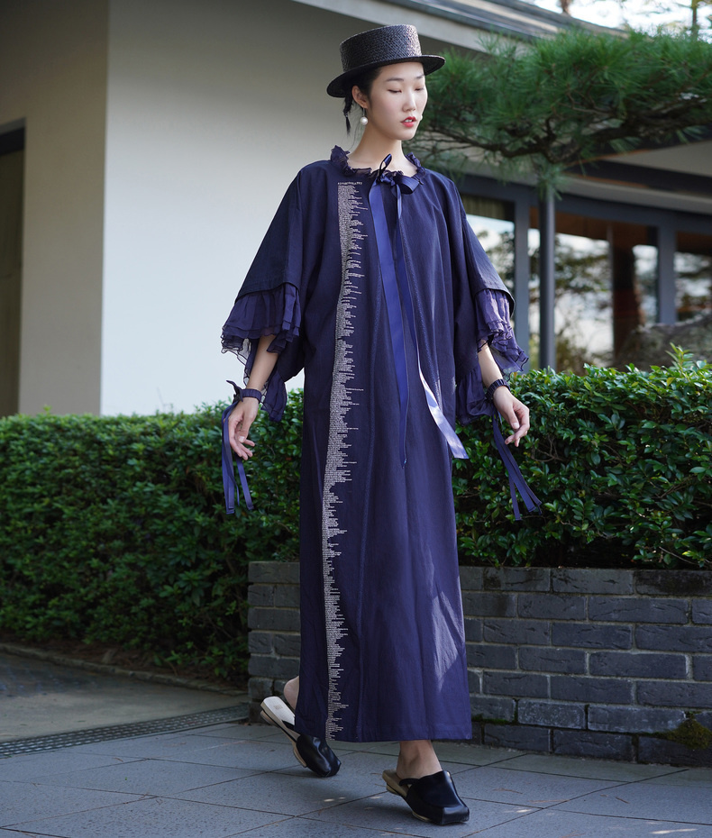 生活在左2019春夏时装周新款蓝印花布春款中袖文艺复古蓝色连衣裙s99