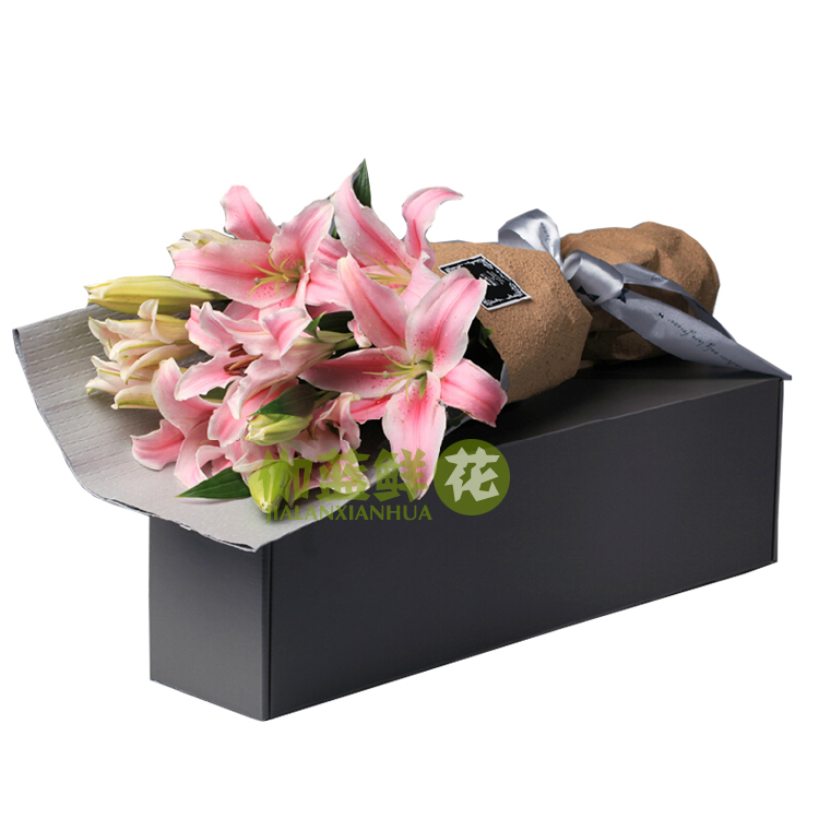 粉百合礼盒:5支香水百合 花束周边栀子叶黄莺点缀 棕色牛皮纸扇形包装