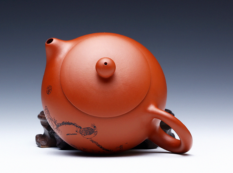 宜兴紫砂壶原矿 小品茶壶刻绘 金伯兵朱泥刻绘西施壶 竹栏鸟款