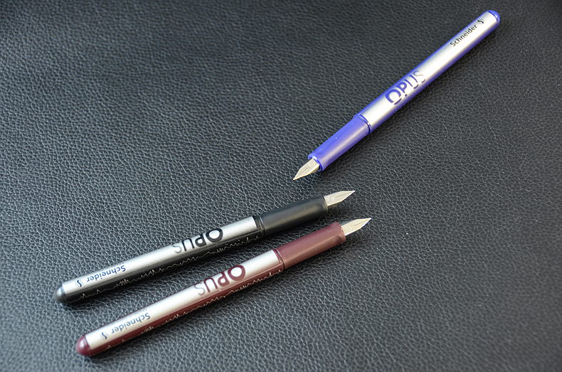 尺寸 长度154mm,直径11mm(不含笔帽) 包装清单 钢笔1支(内含蓝色墨囊)