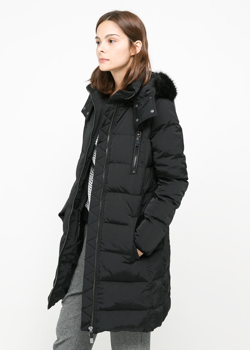 价格:              999              描述:              羽绒外套