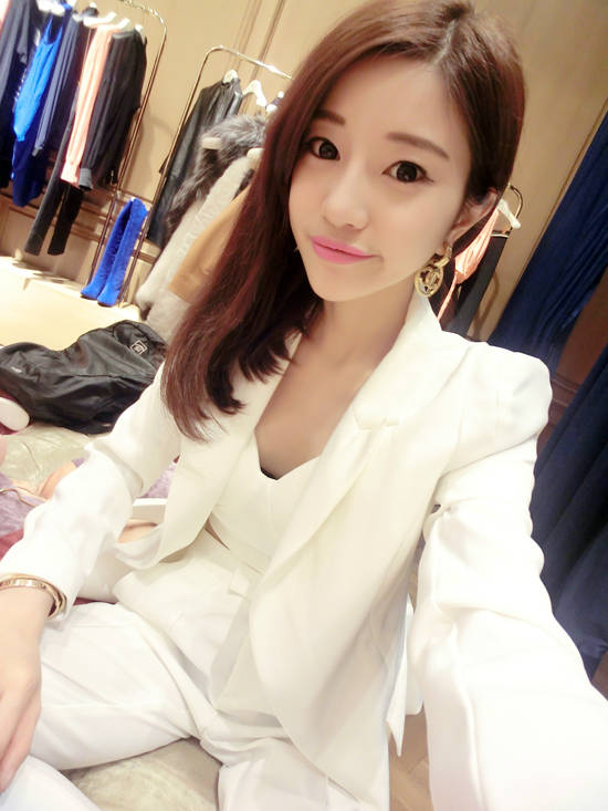 
                                        赛蒂微  2016秋季新款欧美大牌夜店装 性感背心+西装外套+个性长裤套装 三件套 白色 S                