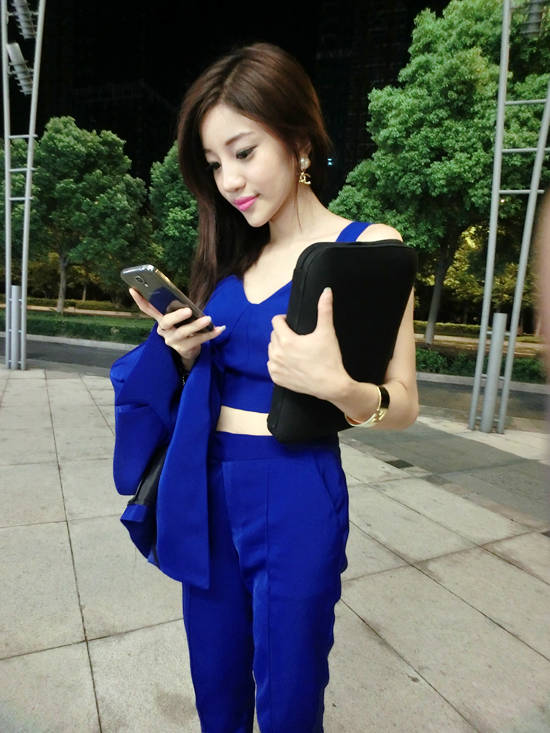 
                                        赛蒂微  2016秋季新款欧美大牌夜店装 性感背心+西装外套+个性长裤套装 三件套 白色 S                