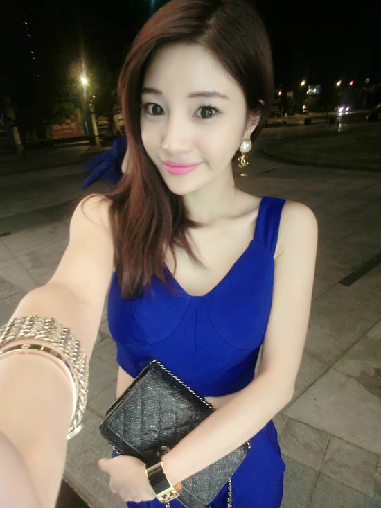 
                                        赛蒂微  2016秋季新款欧美大牌夜店装 性感背心+西装外套+个性长裤套装 三件套 白色 S                