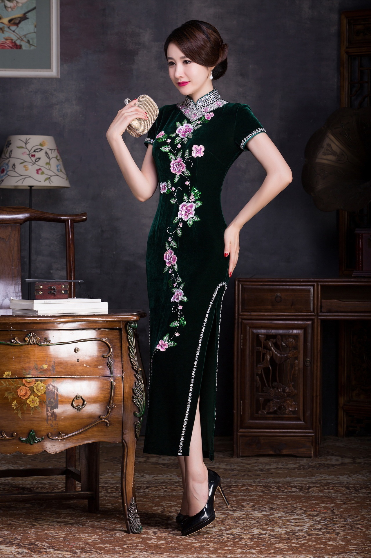 金丝绒旗袍裙时尚改良春夏新款高档丝绒旗袍长款短袖修身妈妈大码礼服