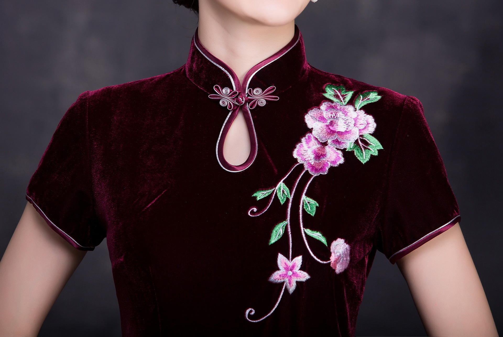 金丝绒旗袍裙中长款春秋新款改良时尚绣花修身妈妈装礼服 蓝色七分袖