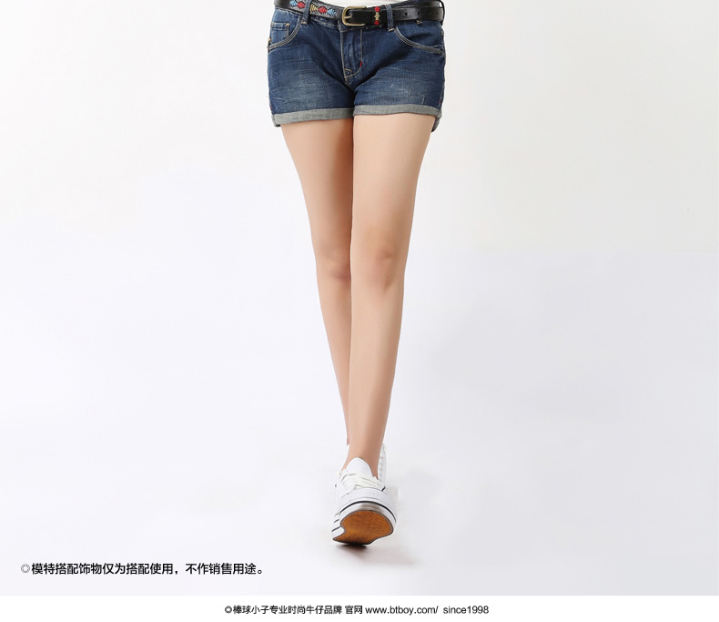 BTBOY/棒球小子 时尚夏装新品女装修身卷边中蓝磨白休闲牛仔短裤 中蓝 28码