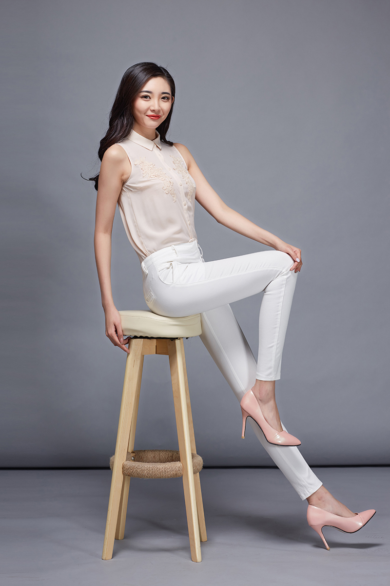 莫纳里尔monalier 2015 春装新款彩色铅笔女裤小脚裤修身显瘦大码休闲女裤 米白色 XL