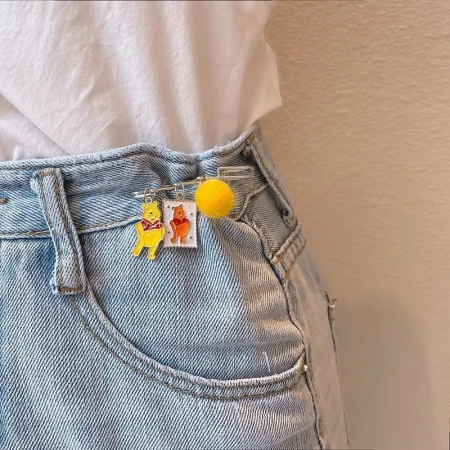 Yililuo cartoon waist pin trousers waist tightening waist artifact anti-light buckle brooch accessories female cartoon waist pin [random 3 packs]